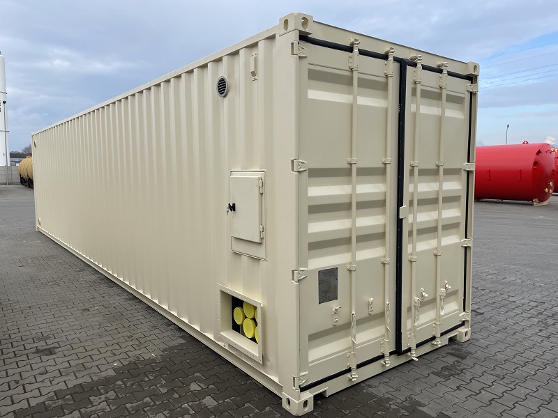 Oberirdischer Kraftstoffbehälter in einem 40'HC Seecontainer